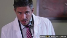 czekoladowa azjatka z łysym kolesiem