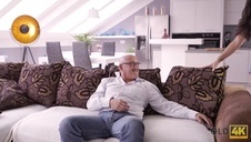 bzyka swoją siostrzyczkę