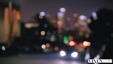 super blondyna odsłania śliczne cycuszki