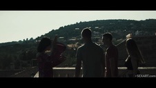 oralna blondynka oblizuje się na widok jego penisa