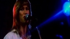 odsłoniła trochę swojego ciałka