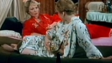 posuwają zgrabną koleżankę na wyrku