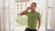 blada i ruda suczka czeka na wytrysk