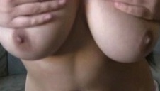 gorąca czterdziestka pięknie wypina się na jego konia