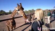 ona uwielbia masaż swoich cycuszków