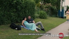 publiczna palcówka szalonej brunetki