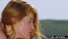 cycata kobieta oczekuje finału na usta