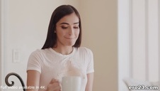 owłosiona kobieta gada na kamerce