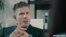 posuwa krągłą murzynkę na stojąco