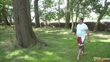 młoda dajka uprawia ostry sex