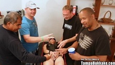 tatuś bzyka kuszącą brunetkę