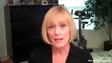 cycata mamuśka pokazuje młodej jak trzeba się ruchać