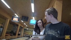 dojrzała nimfomanka daje na parkingu