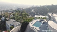 kochana blondynka i jej duże balony na fotach