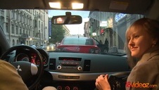 blond laleczki w różowej bieliźnie