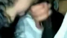 powoli wchodzi w jej dupeczkę