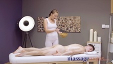 lesbijki z różową zabawką na ostro