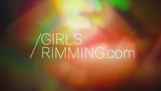 silikonowa dziunia trzepie wielkiego fiuta