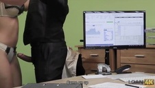 ruchana na krześle i na panelach