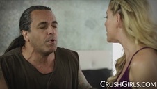 chuda modelka z pięknym cycem