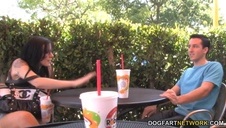 w białej lśniącej bieliźnie