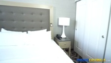 mamuśka przywiozła sobie na chatę młodego kochanka