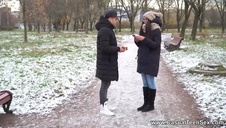 wyciąga cycatą broń i dostaje bolca