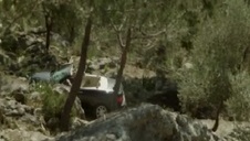 facet w czerni ma ochotę na dobrą mamcię