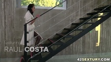 lesba liże jej naoliwione stópki