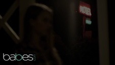 jest zadowolony kiedy specjalnie dla niego się wygina