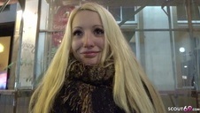 dwie seksowne blondyneczki dostają porządnego anala