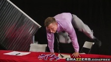 mamuśka chapie w kuchni