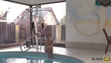 mirei yoko masuje swoją owłosioną cipkę