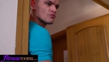 dzika i zboczona suczka chce się upić spermą