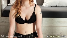 na łyżeczkę z kuszącą latynoską