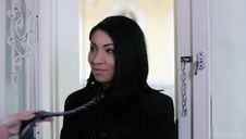 po soczystym lodziku spuszcza się na jej twarz