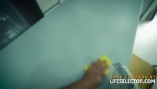 szare oczka i różowe włosy