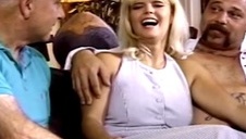 mamuśka gra na swojej mokrej ciposzce