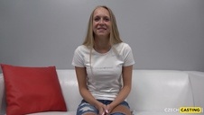 kutas tkwi w jej dupie