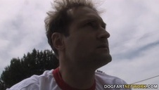 młoda ma wystającą szparkę