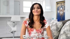 analne igraszki z bladą brunetką