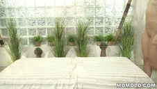 dziewczyny całują się z języczkiem