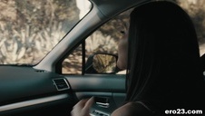 kręcą ją zabawy z czarnoskórym typem