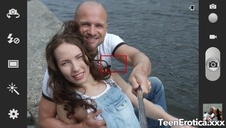 erotyczna nastolatka delektuje się penisem