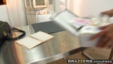 ślicznotka na ławeczce