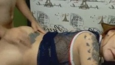 dochodzi po kilku minutach masturbacji