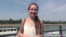 zboczona dupeczka lubi swoje różowe seks zabawki