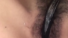 laski leżą na sobie i liżą sobie szarki i bawią się palcami