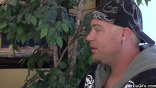 śliskie ciałko laski potrząsającej swą dupeczką