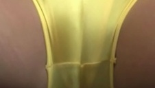 starsza pani i afrykański imigrant